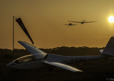 Remorquage planeur au couché de soleil